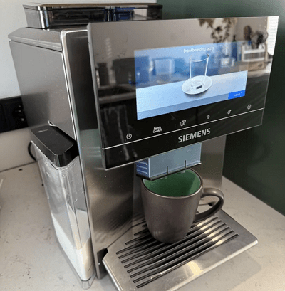 Siemens EQ.9 Plus s700 — dualBean dual grinders, autoMilk Clean, baristaMode.
