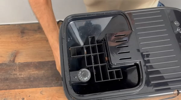 De'Longhi Magnifica Evo internals: thermoblock heating path, steel conical burr grinder, removable brew group, pump and water circuit layout